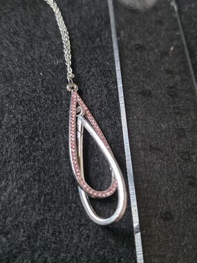 paparazzi Silver Teardrop Necklace with Pink Accents B28